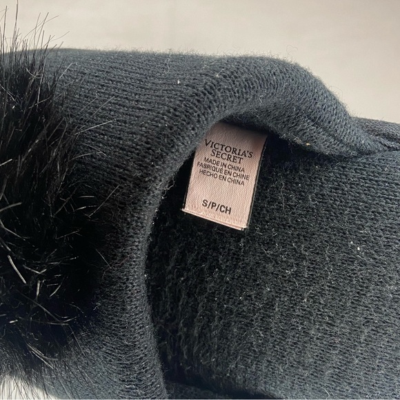 Victoria's Secret Sleep Pom-Pom Pretty Slippers Black Small (5/6) NWOT - Picture 7 of 10